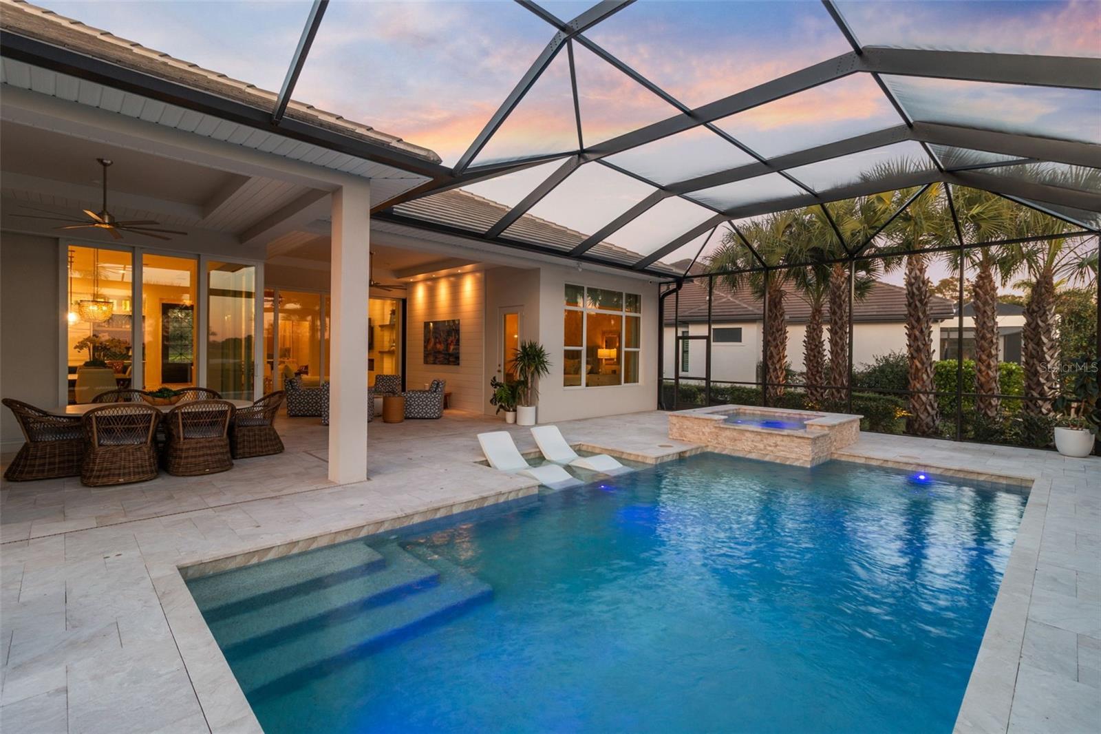FOUNDERS CLUB - Residential