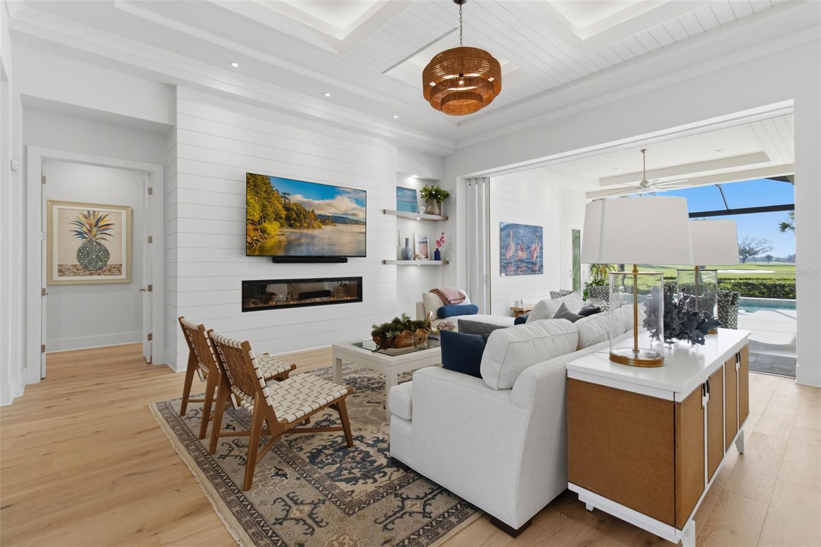 FOUNDERS CLUB - Residential