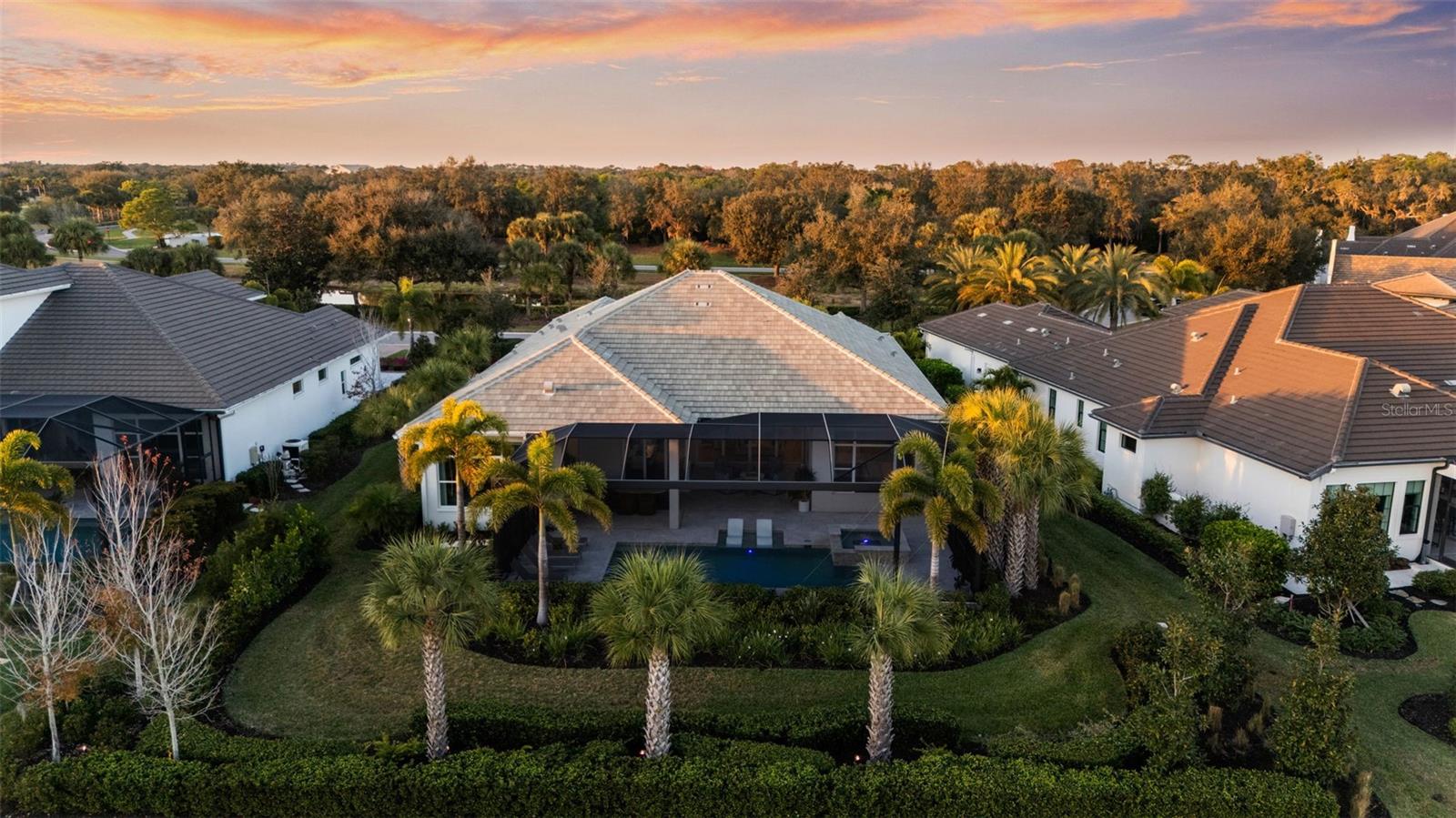FOUNDERS CLUB - Residential