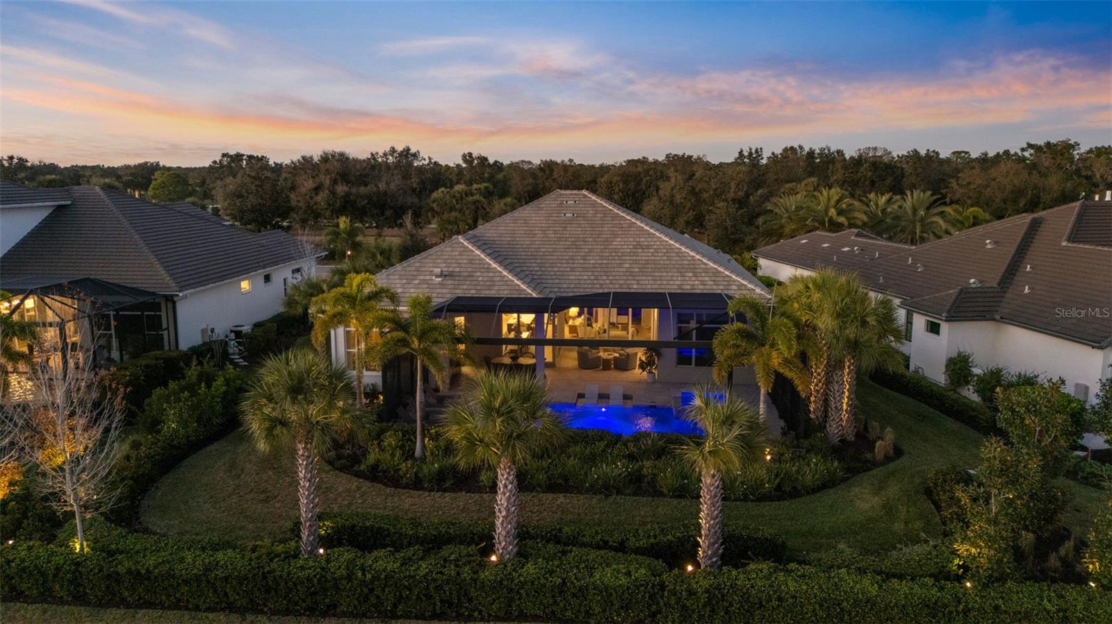FOUNDERS CLUB - Residential