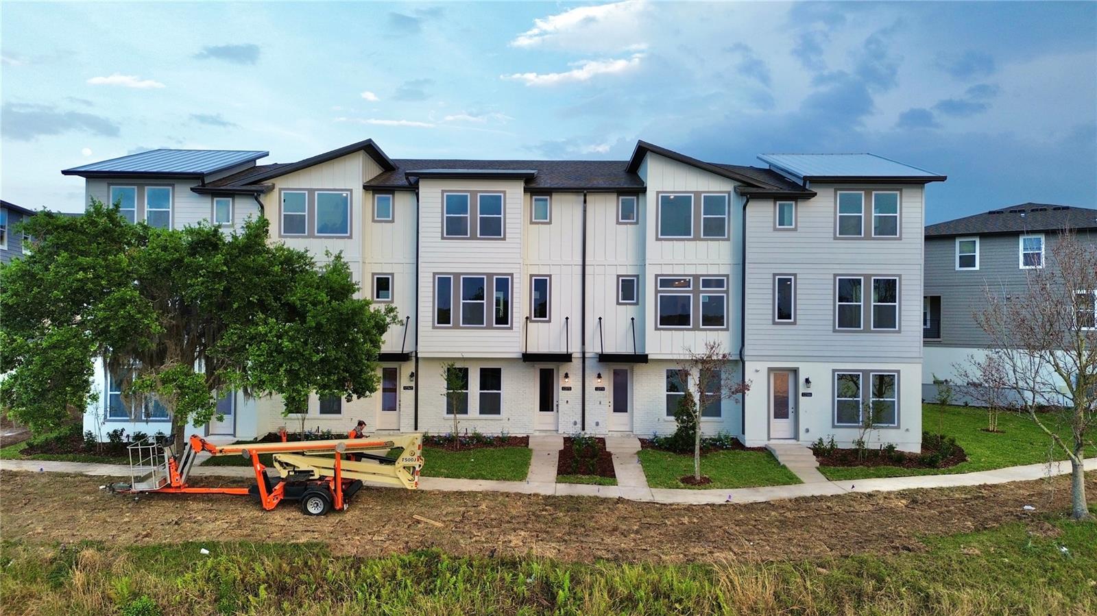 LAUREATE PARK NBRHD CENTER PH 3 - Residential