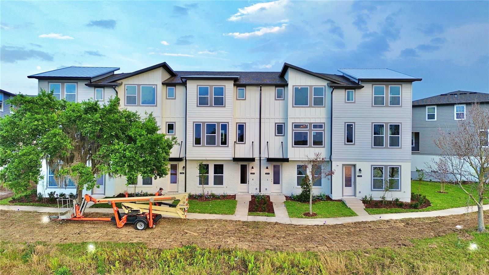 LAUREATE PARK NBRHD CENTER PH 3 - Residential