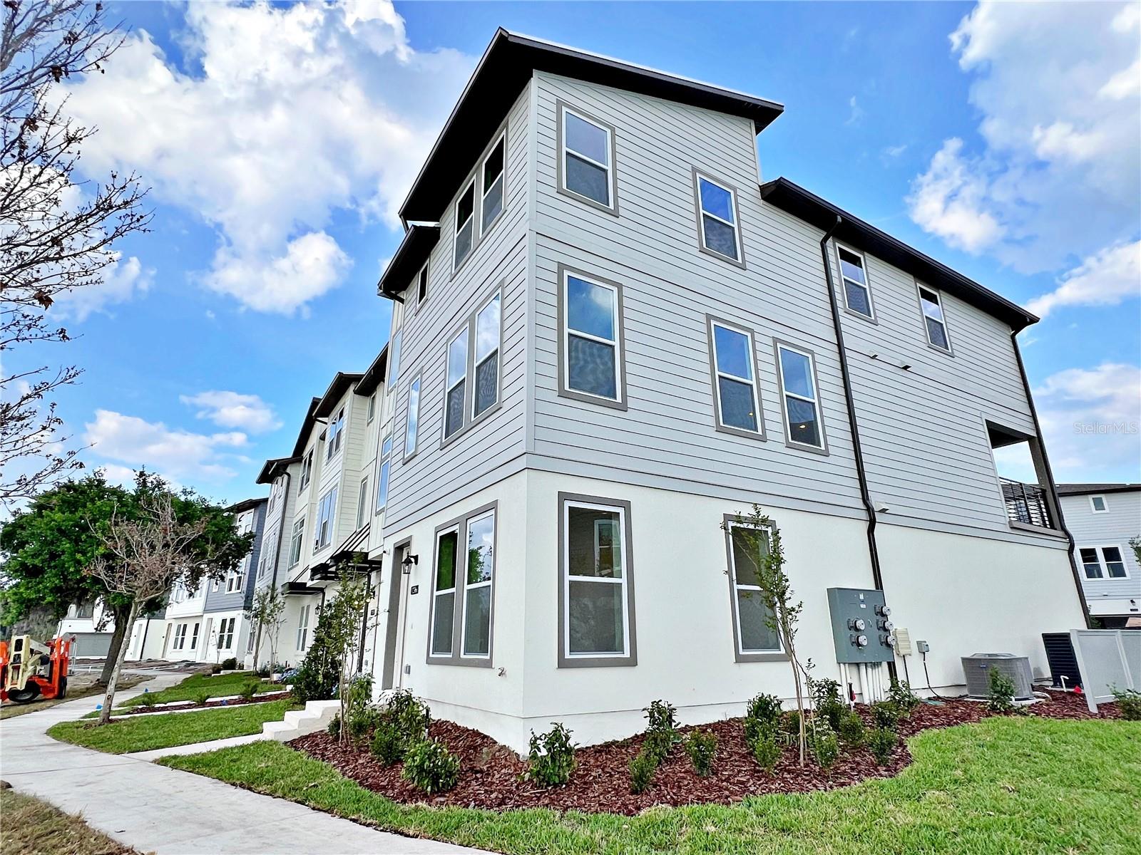 LAUREATE PARK NBRHD CENTER PH 3 - Residential