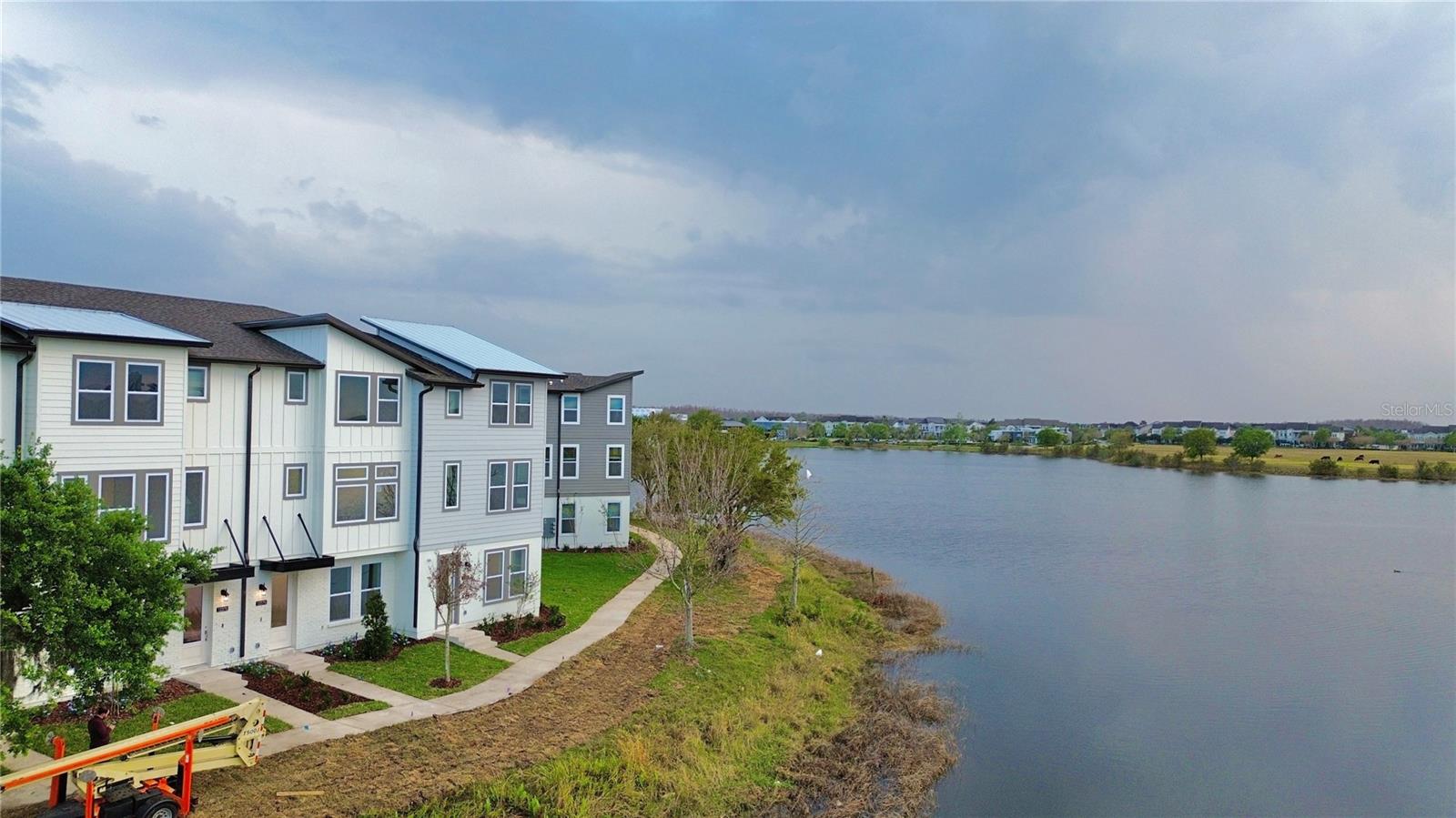 LAUREATE PARK NBRHD CENTER PH 3 - Residential