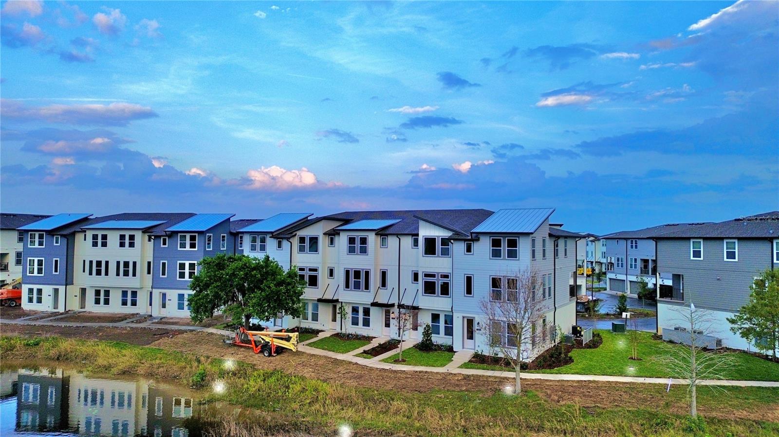 LAUREATE PARK NBRHD CENTER PH 3 - Residential
