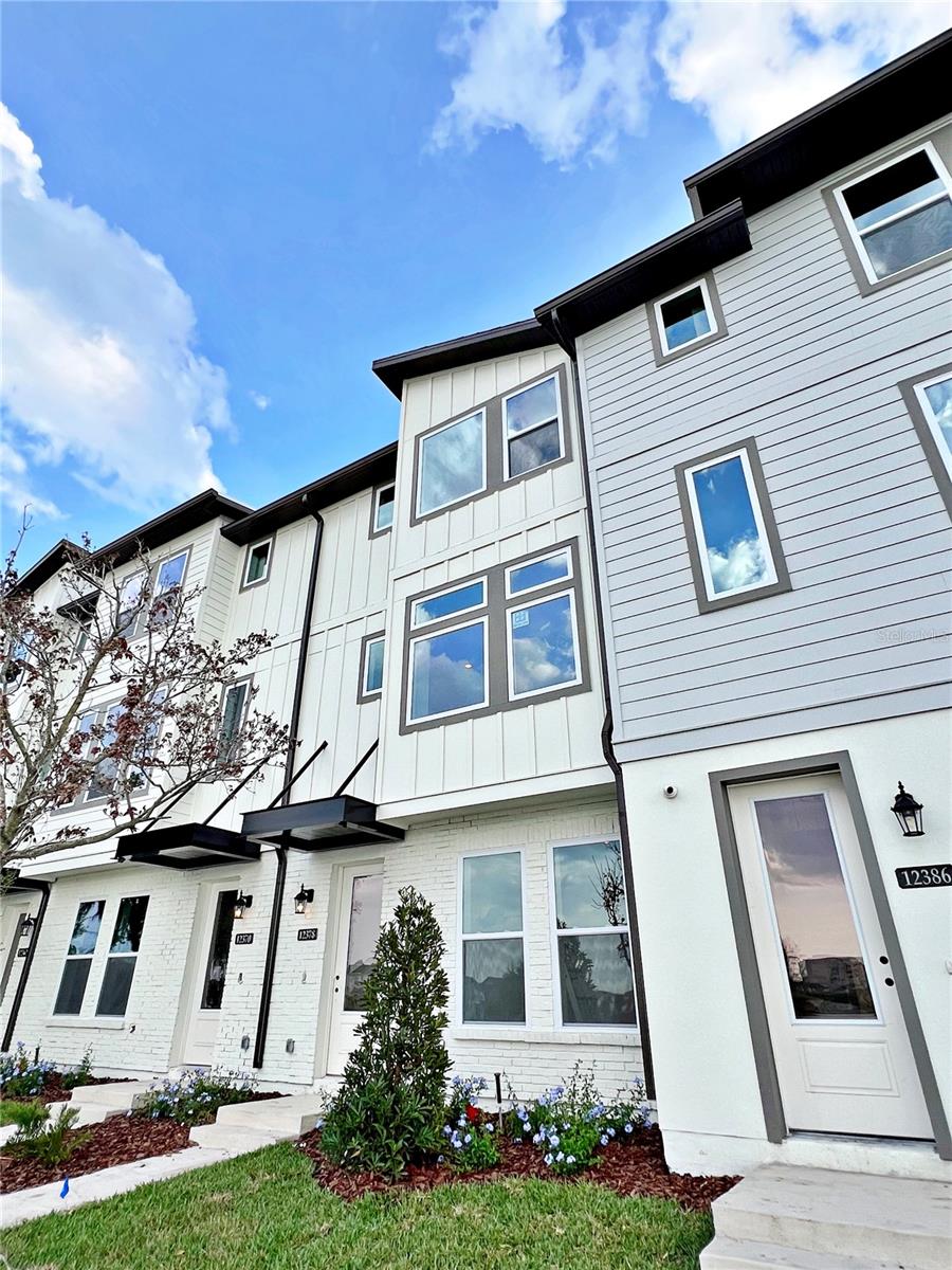 LAUREATE PARK NBRHD CENTER PH 3 - Residential