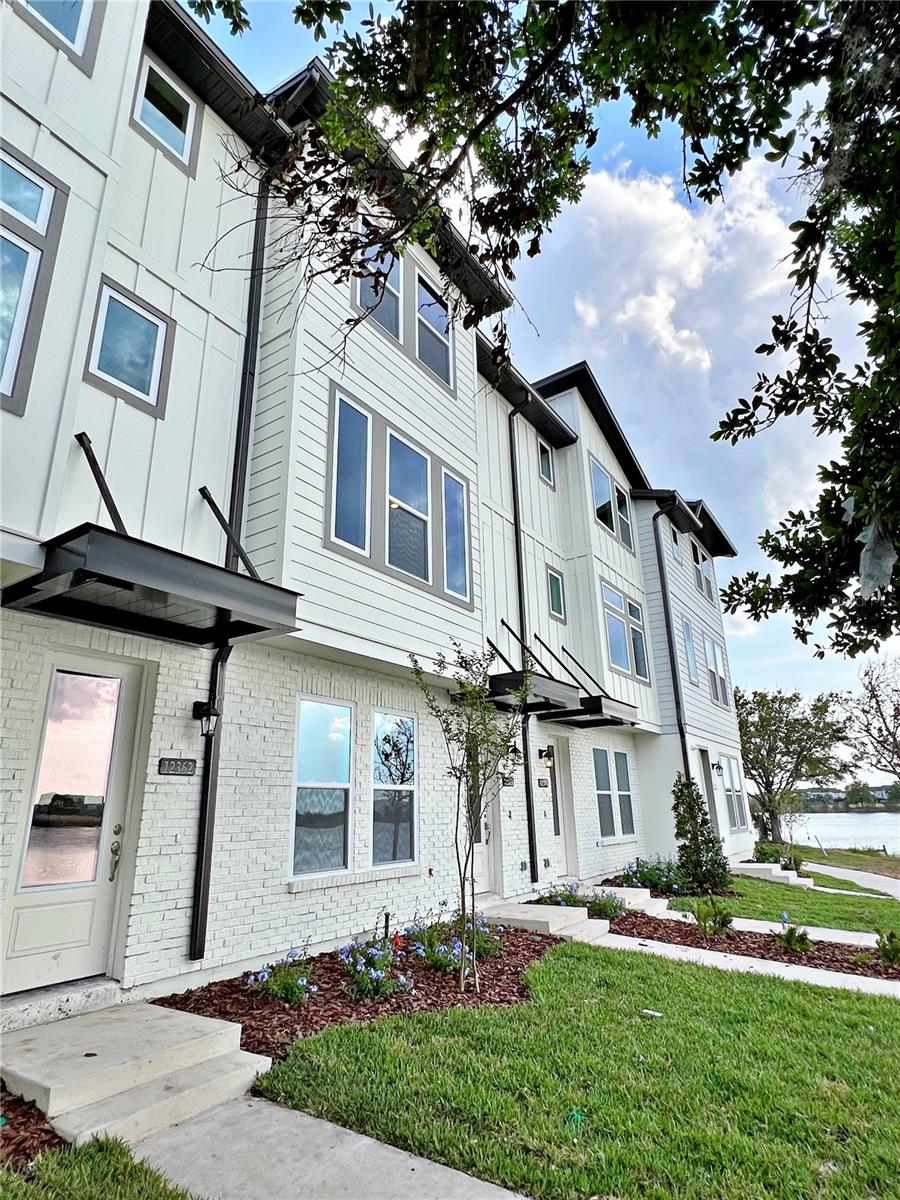 LAUREATE PARK NBRHD CENTER PH 3 - Residential