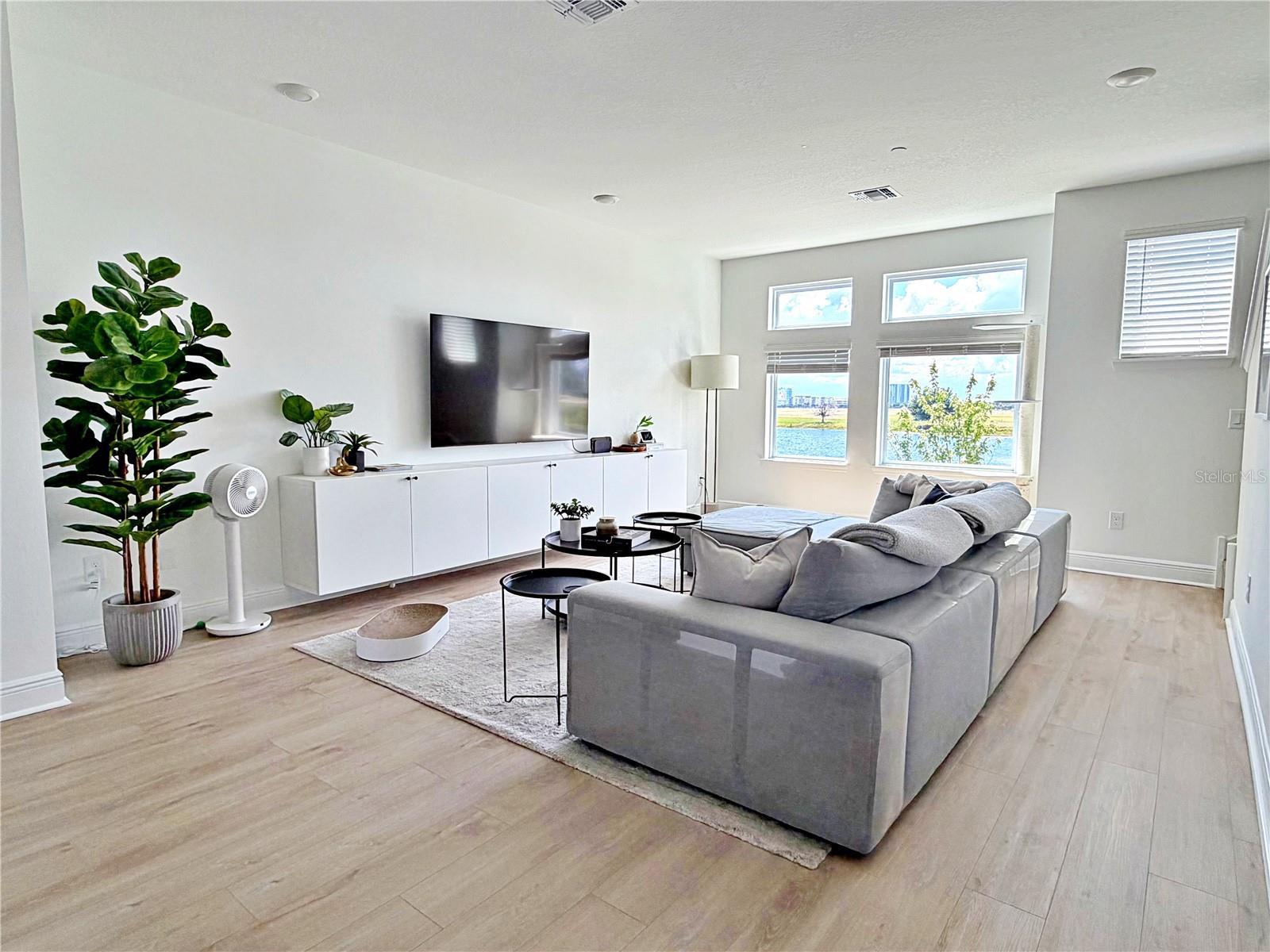 LAUREATE PARK NBRHD CENTER PH 3 - Residential