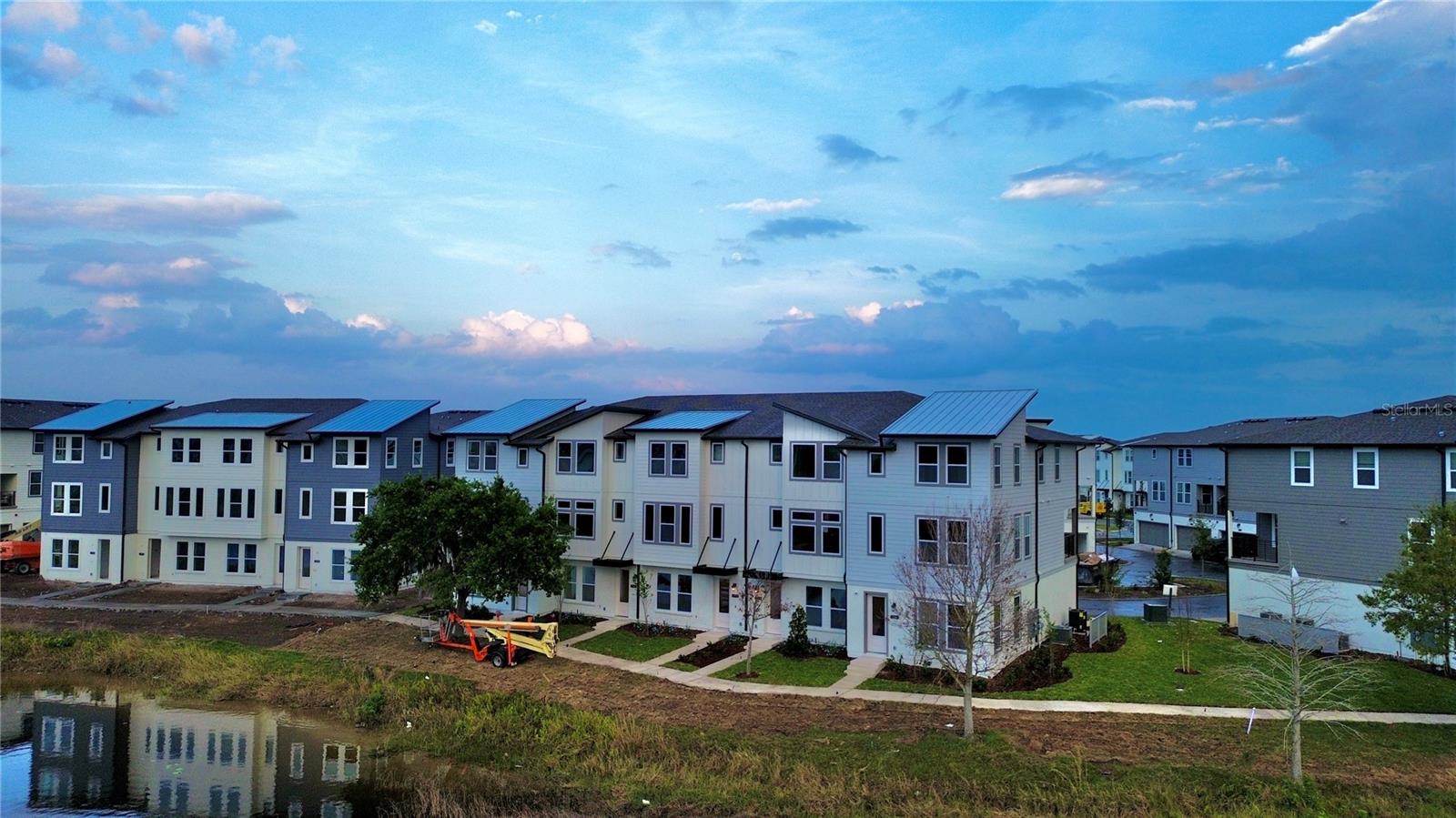 LAUREATE PARK NBRHD CENTER PH 3 - Residential