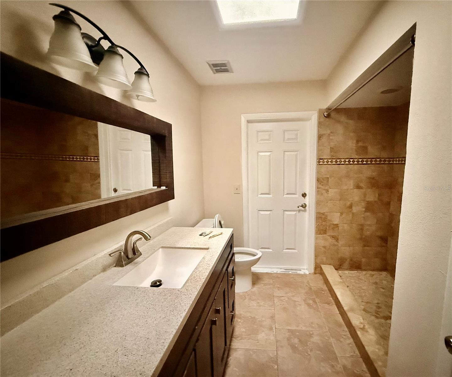 COUNTRY PLACE UNIT II - Residential Lease