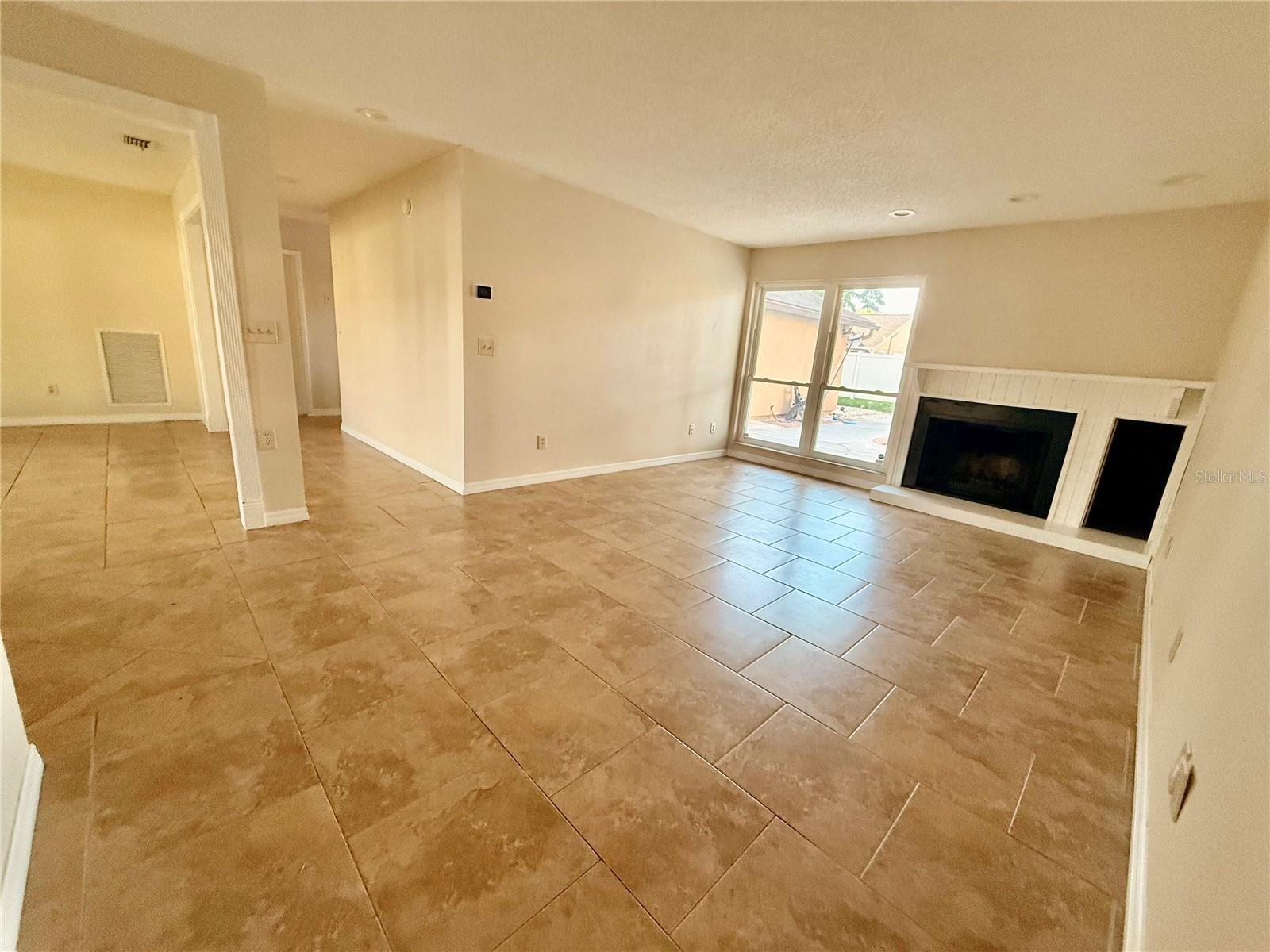 COUNTRY PLACE UNIT II - Residential Lease