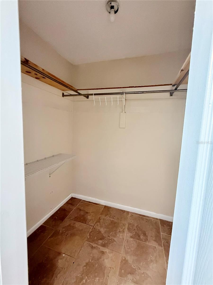 COUNTRY PLACE UNIT II - Residential Lease