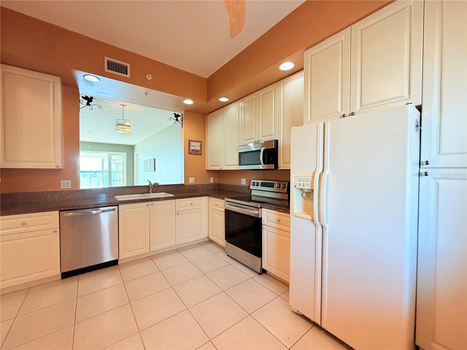 HARBOUR ISLE AT HUTCHINSON ISLAND WEST, A CONDOMIN - Residential