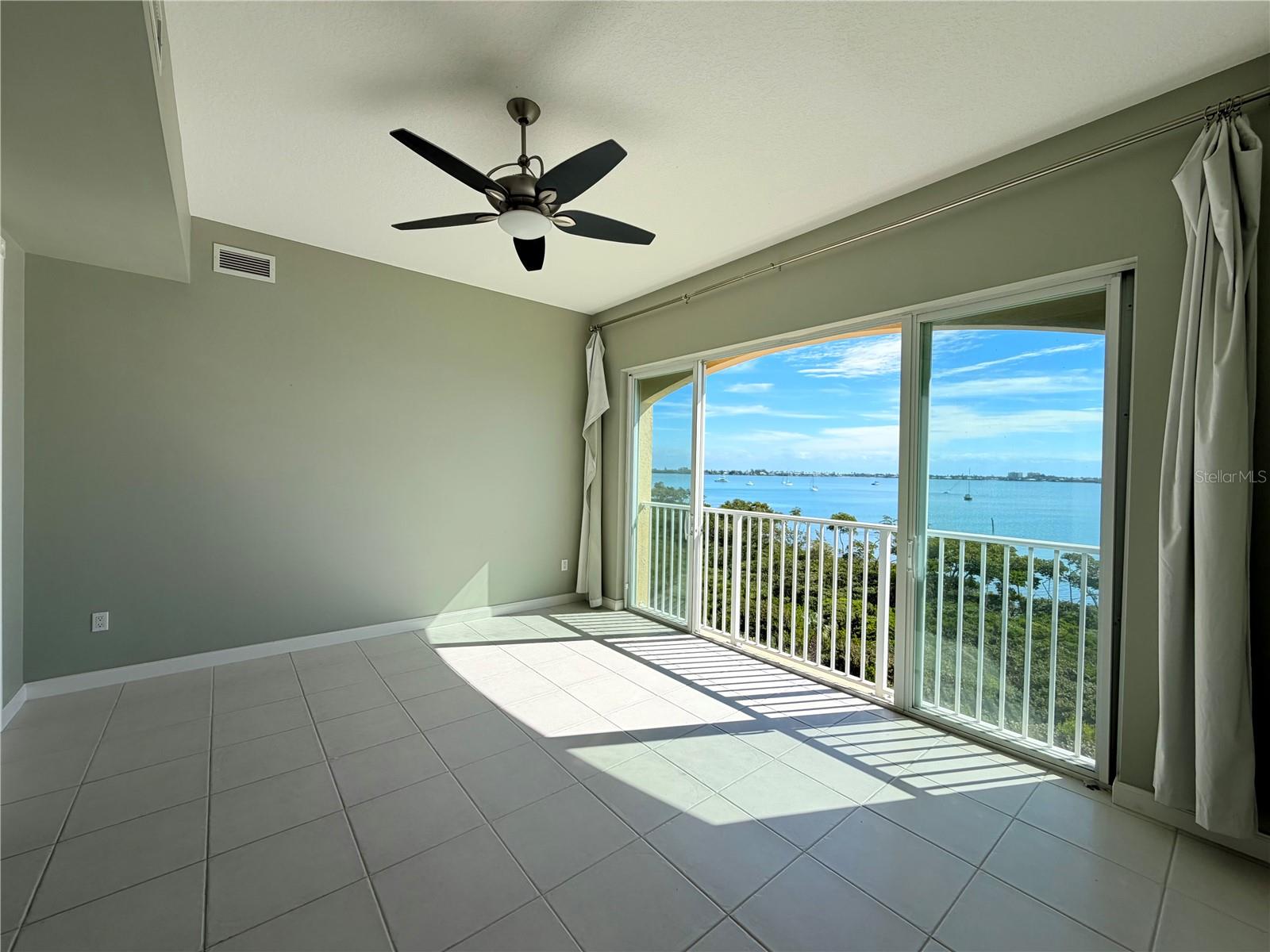 HARBOUR ISLE AT HUTCHINSON ISLAND WEST, A CONDOMIN - Residential