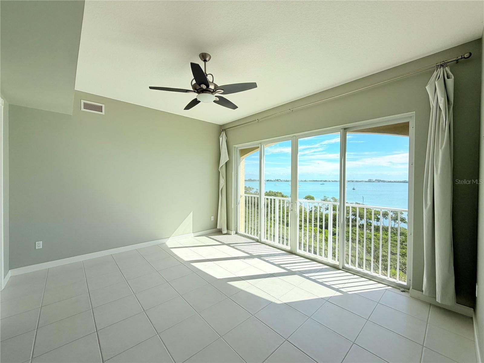 HARBOUR ISLE AT HUTCHINSON ISLAND WEST, A CONDOMIN - Residential