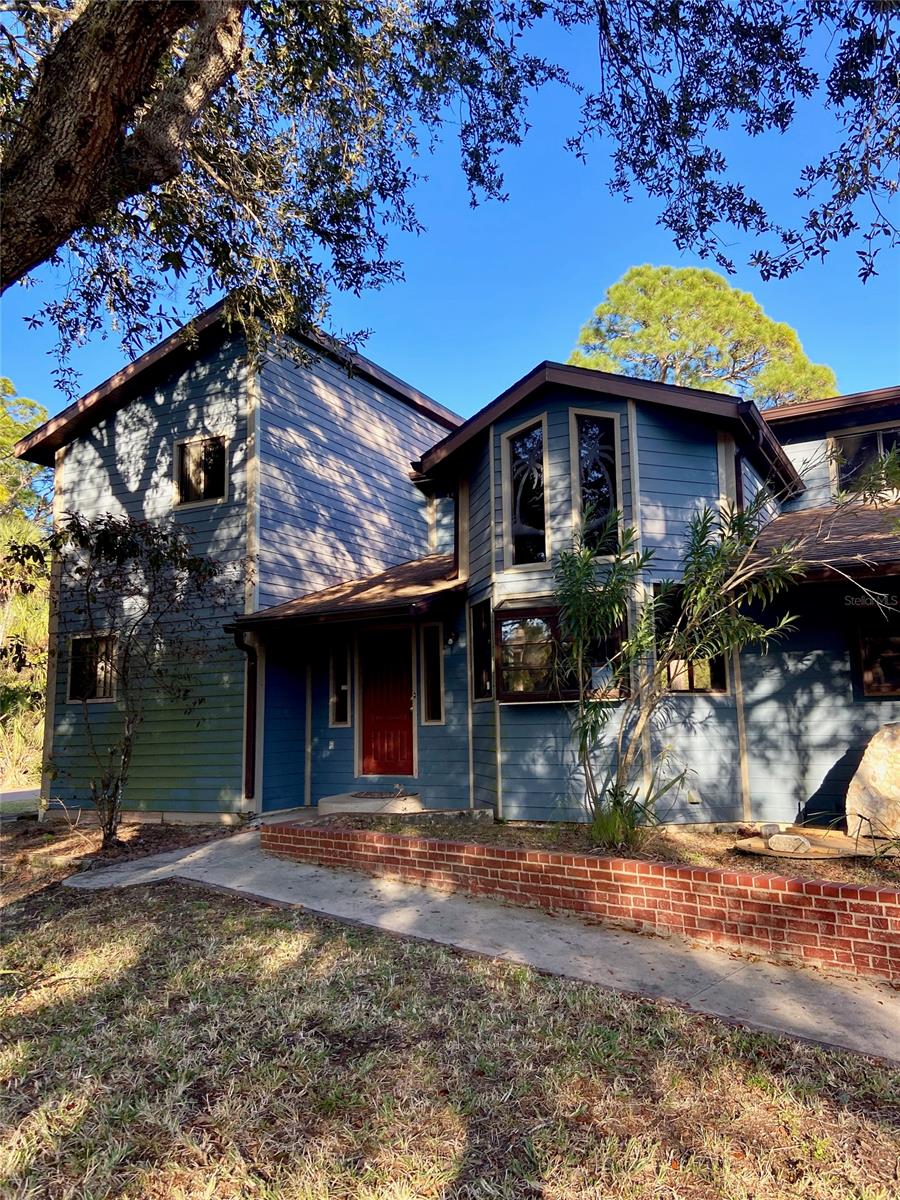 Investor Alert.  Home needs work. ;Water: City