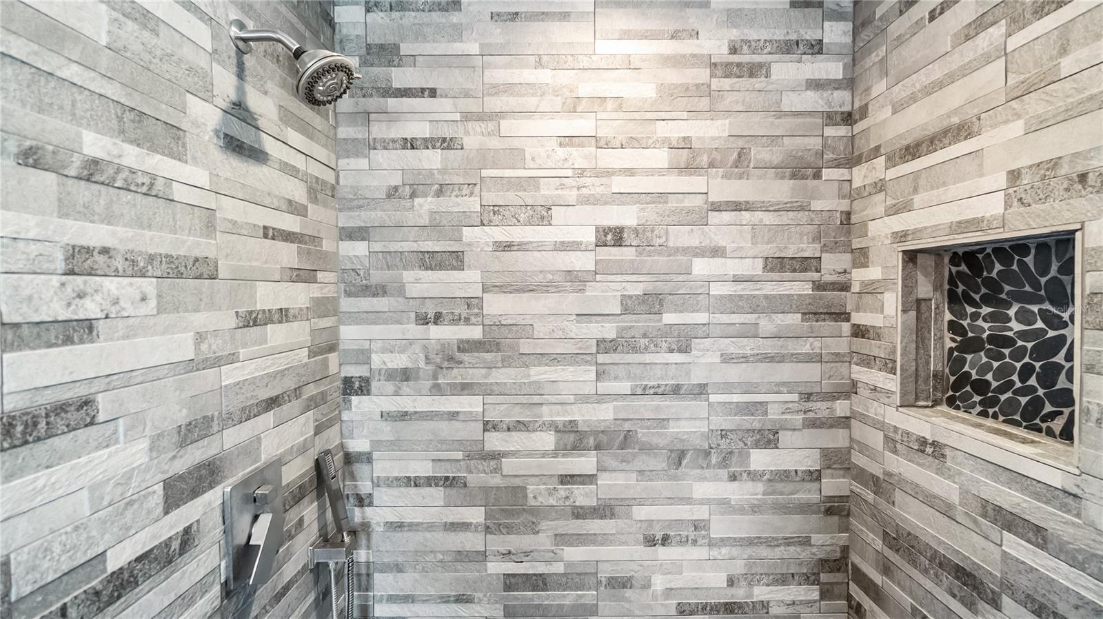 HOWEY LAKE SHORE HEIGHTS - Residential