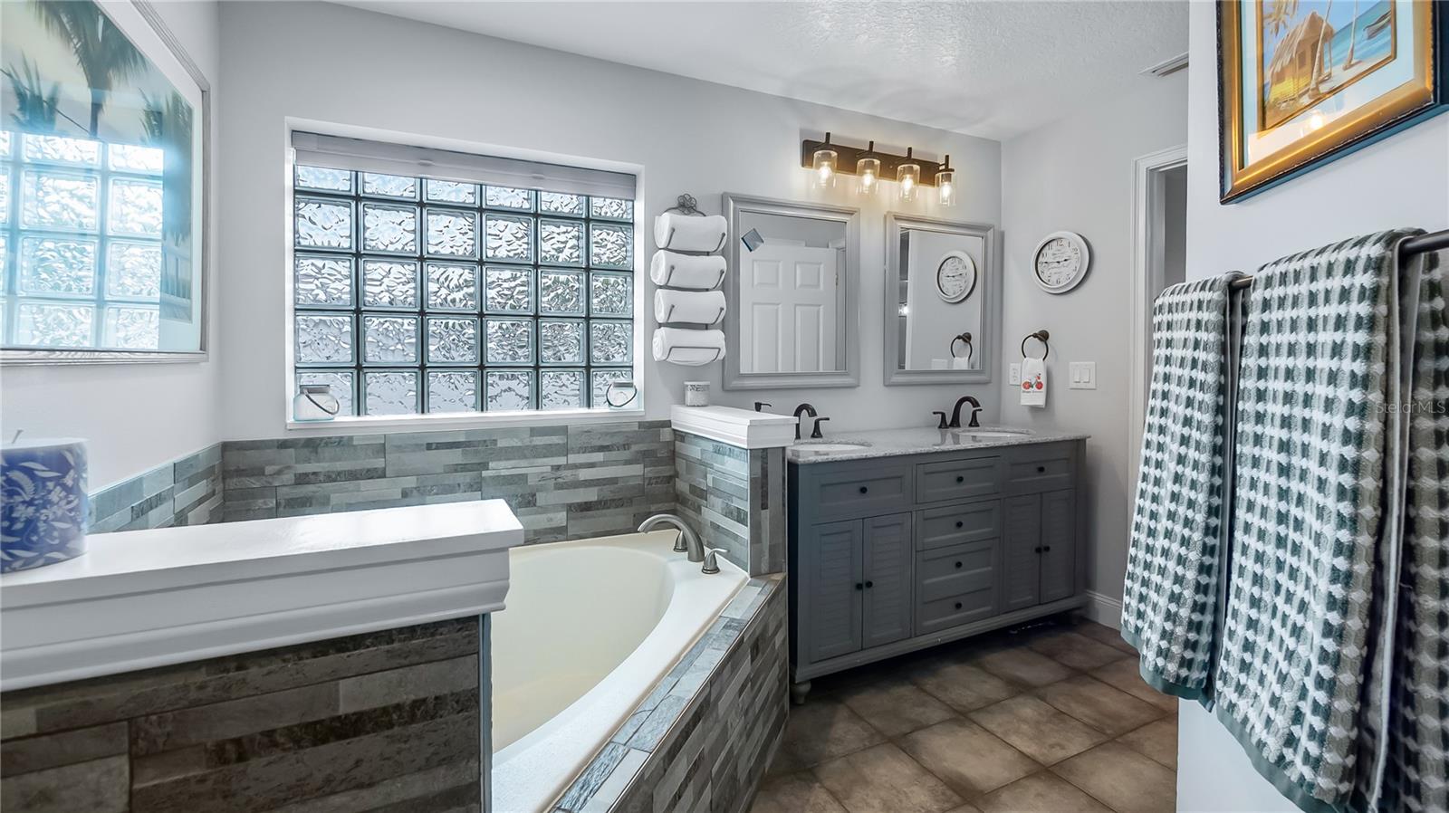 HOWEY LAKE SHORE HEIGHTS - Residential