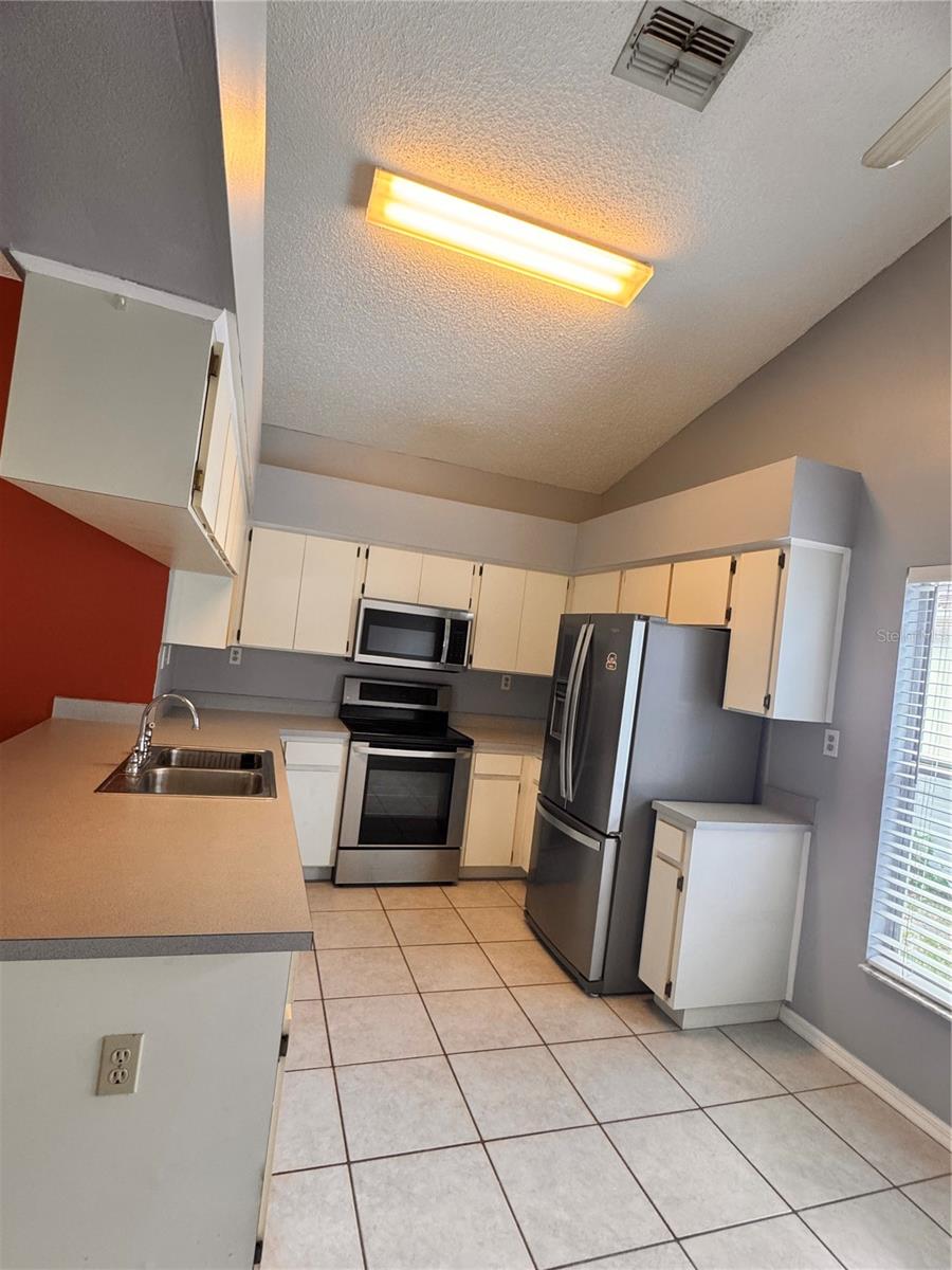 BRANDON TRACES - Residential Lease