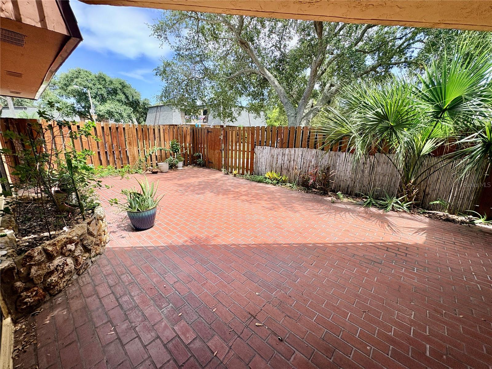 CEDAR DUNES CONDO PH 01-05 - Residential Lease