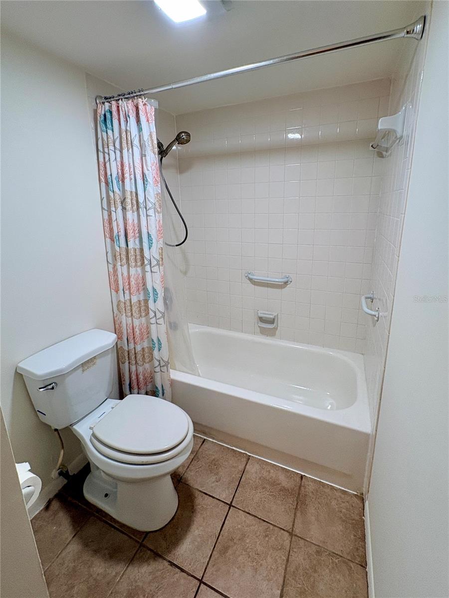CEDAR DUNES CONDO PH 01-05 - Residential Lease