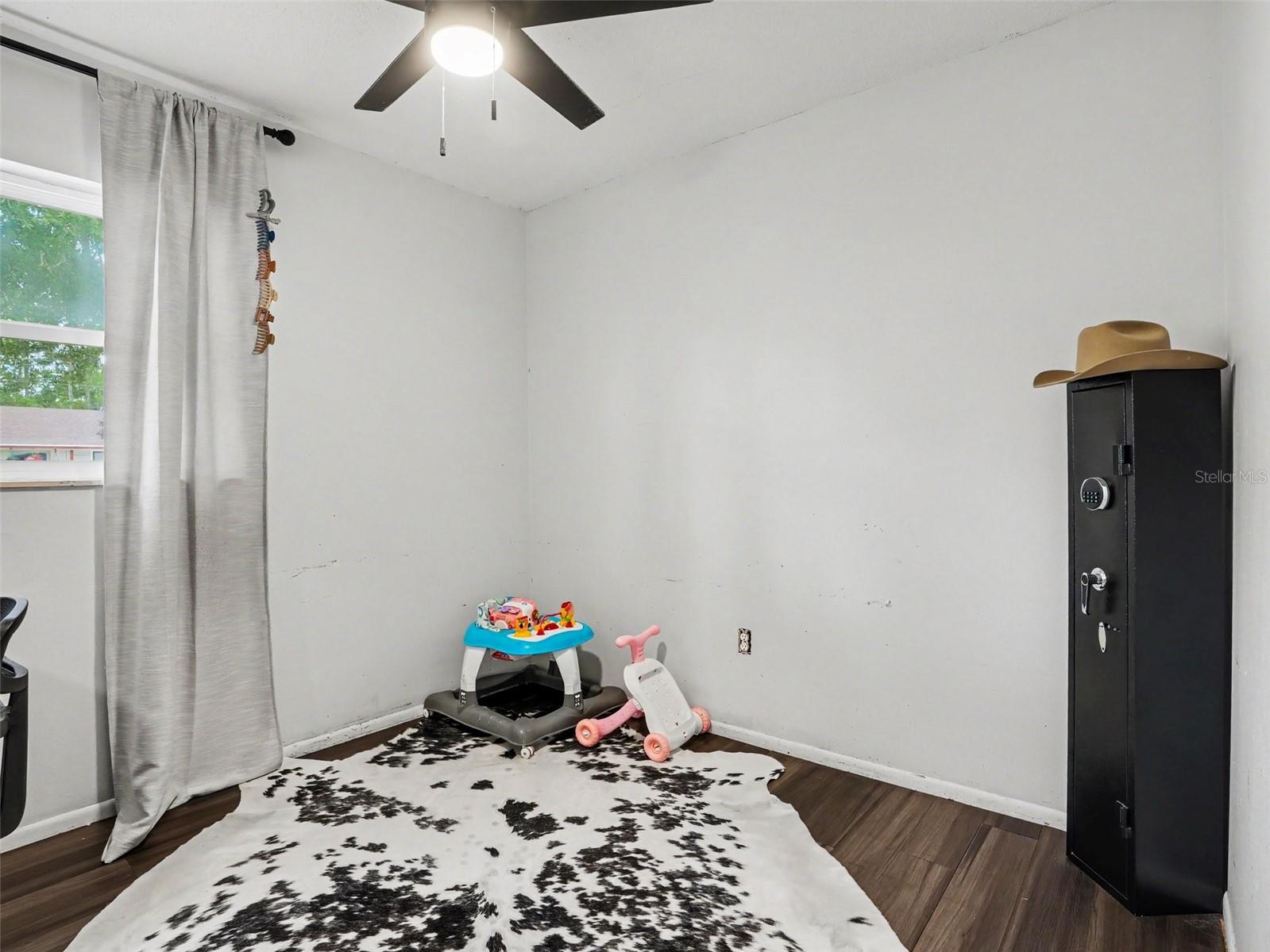 LAKE PARKER MANOR UNIT 1 - Residential