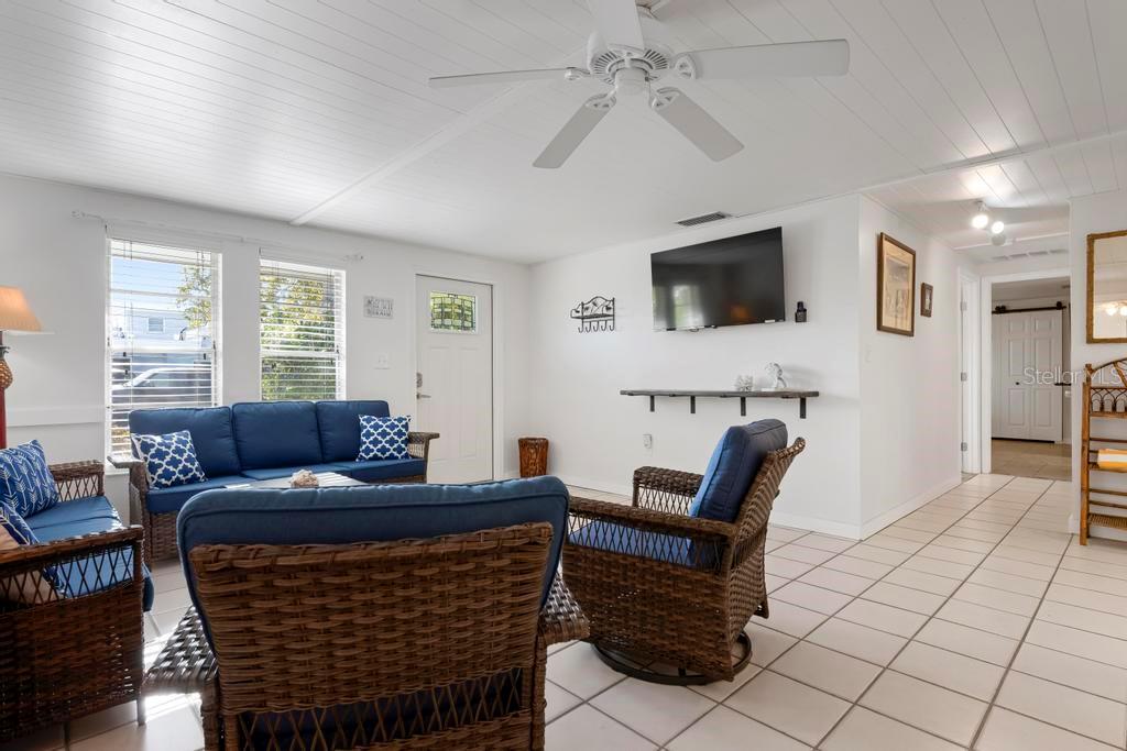 HOLMES BEACH 17TH UNIT - Residential Income