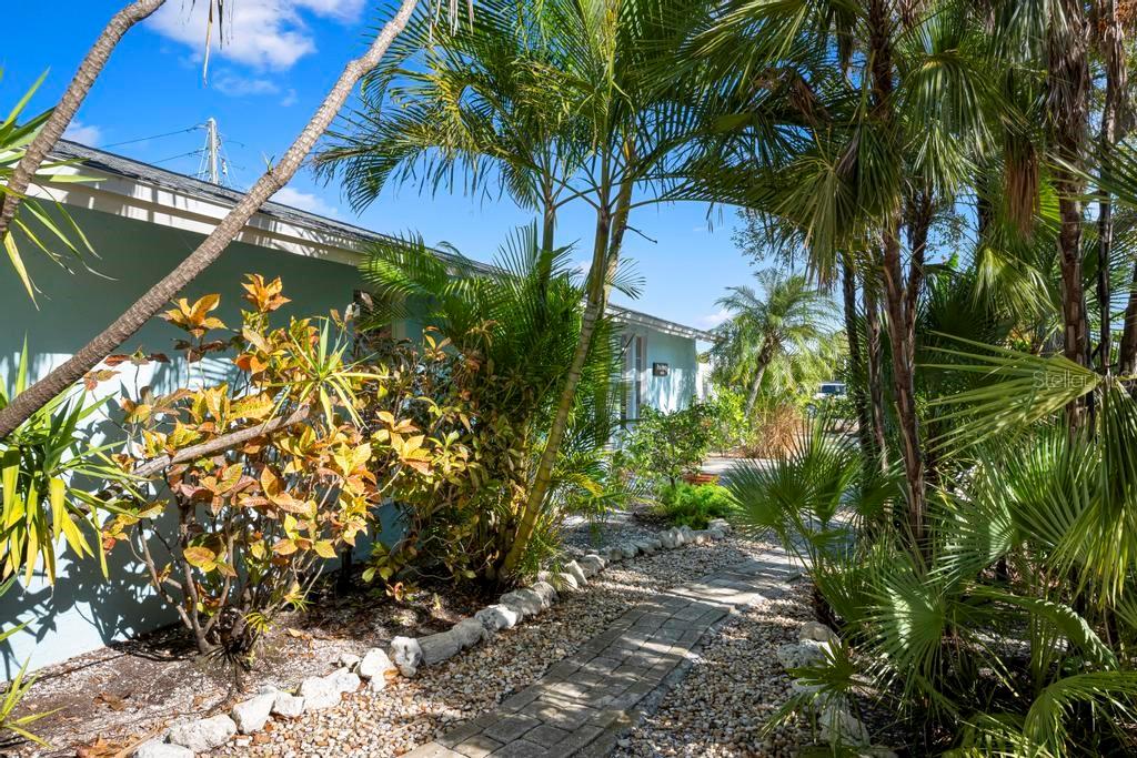 HOLMES BEACH 17TH UNIT - Residential Income