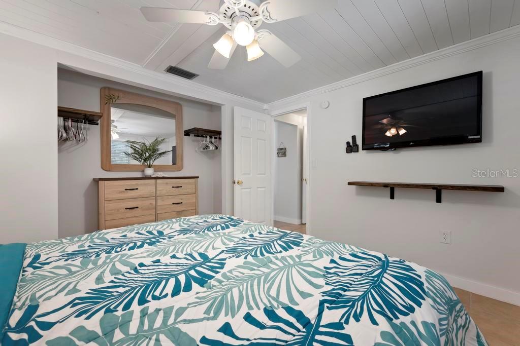HOLMES BEACH 17TH UNIT - Residential Income