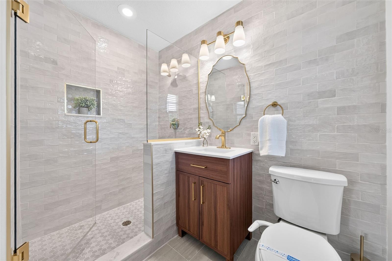 OAKLAND SHORES 1ST ADD - Residential