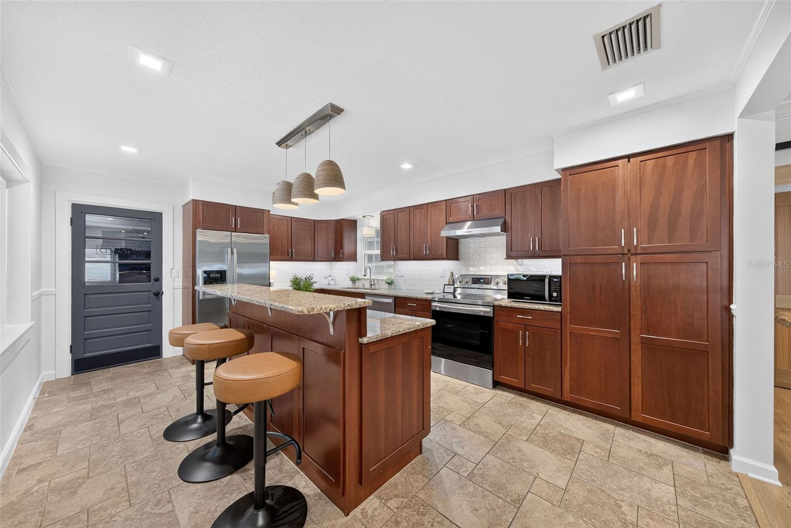 OAKLAND SHORES 1ST ADD - Residential