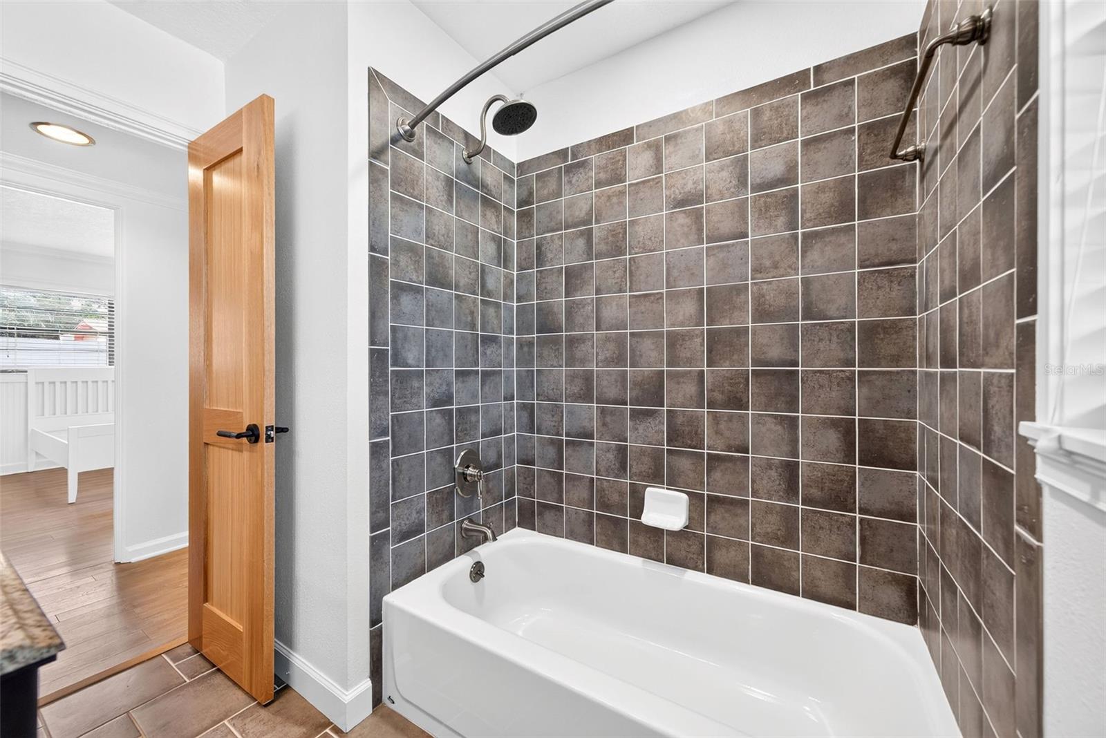 OAKLAND SHORES 1ST ADD - Residential