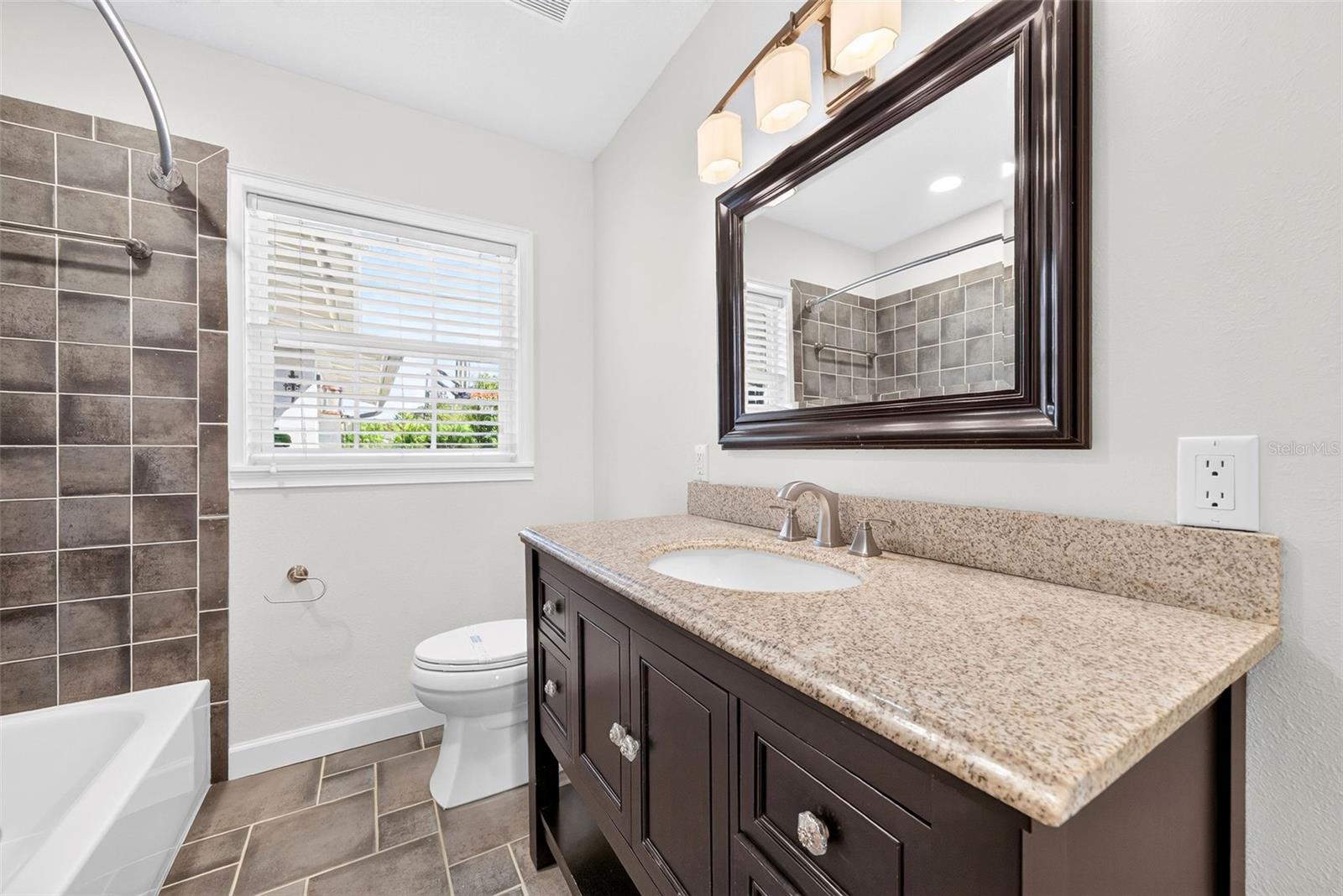 OAKLAND SHORES 1ST ADD - Residential