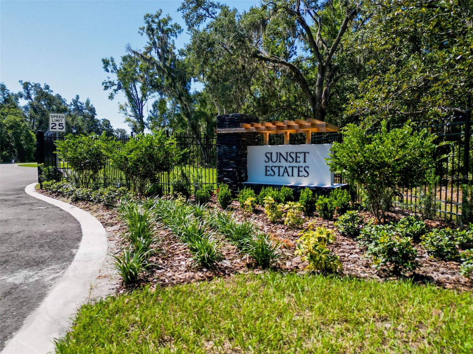 SUNSET ESTATES - Land