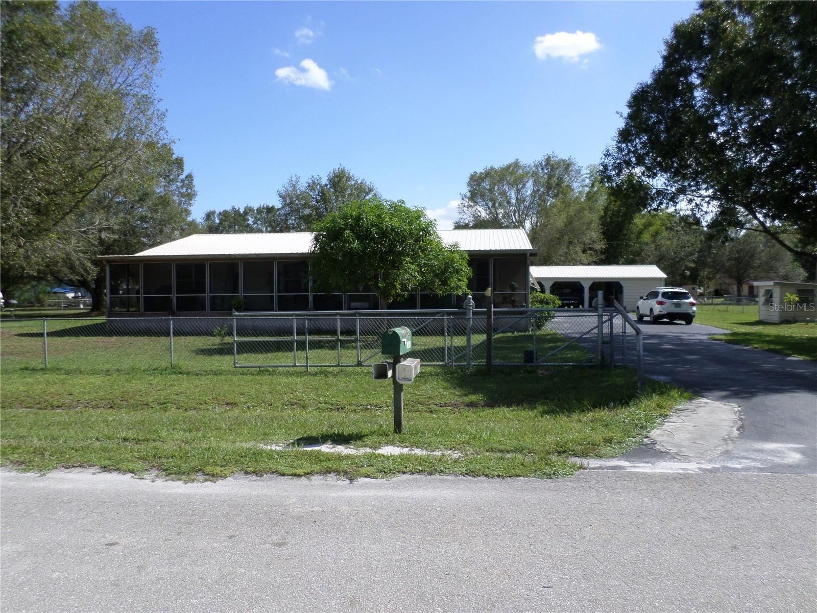 COUNTRY LIVING EAST SIDE NEAR TOWN ON(1ACRE) COMPLETELY FENCED. FURNISHED 4 BEDROOMS, 2 BATHS, HAS A LARGE SCREENED PORCH & A GARAGE. THE KITCHEN HAS NEW APPLIANCES AND WOOD CABINETS WITH GRANITE COUNTERTOPS. THE BARN LOOK CARPORT IS NEAR THE REAR OF THE LOT IT HAS SPACES FOR 5 CARS WITH AN ATTACHED STORAGE/WORKSHOP. THE METAL ROOF IS 4 YRS OLD. THERE'S LARGE OAK TREES IN THE YARD AND A NICE DOUBLE PAVED DRIVEWAY.  THE WELL HAS ALL THE FILTERS THAT ARE NEEDED FOR GOOD WATER. THERE'S A FULL HOUSE GENERATOR THAT IS INCLUDED IN THIS SALE. THE FENCED YARD HAS AN ELECTRIC GATE. SPACES FOR 5 VEHICLES, FRONT CARPORT IS 30X20 THE REAR CARPORT IS 40X20 THE STORAGE/ WORKSHOP IS 10X30.