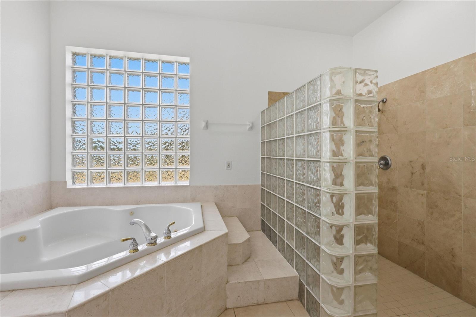 SOUTH VENICE - Residential