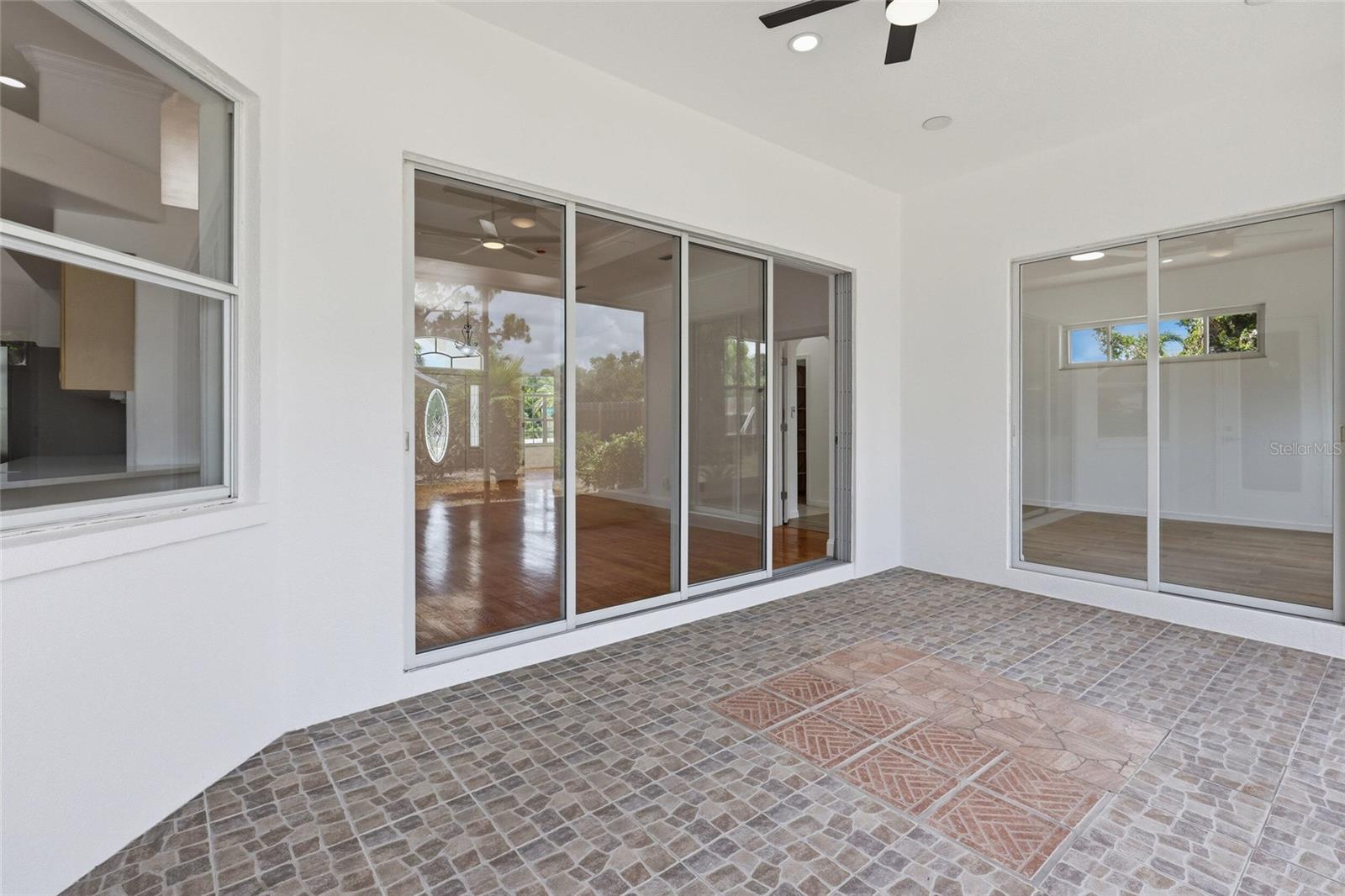 SOUTH VENICE - Residential