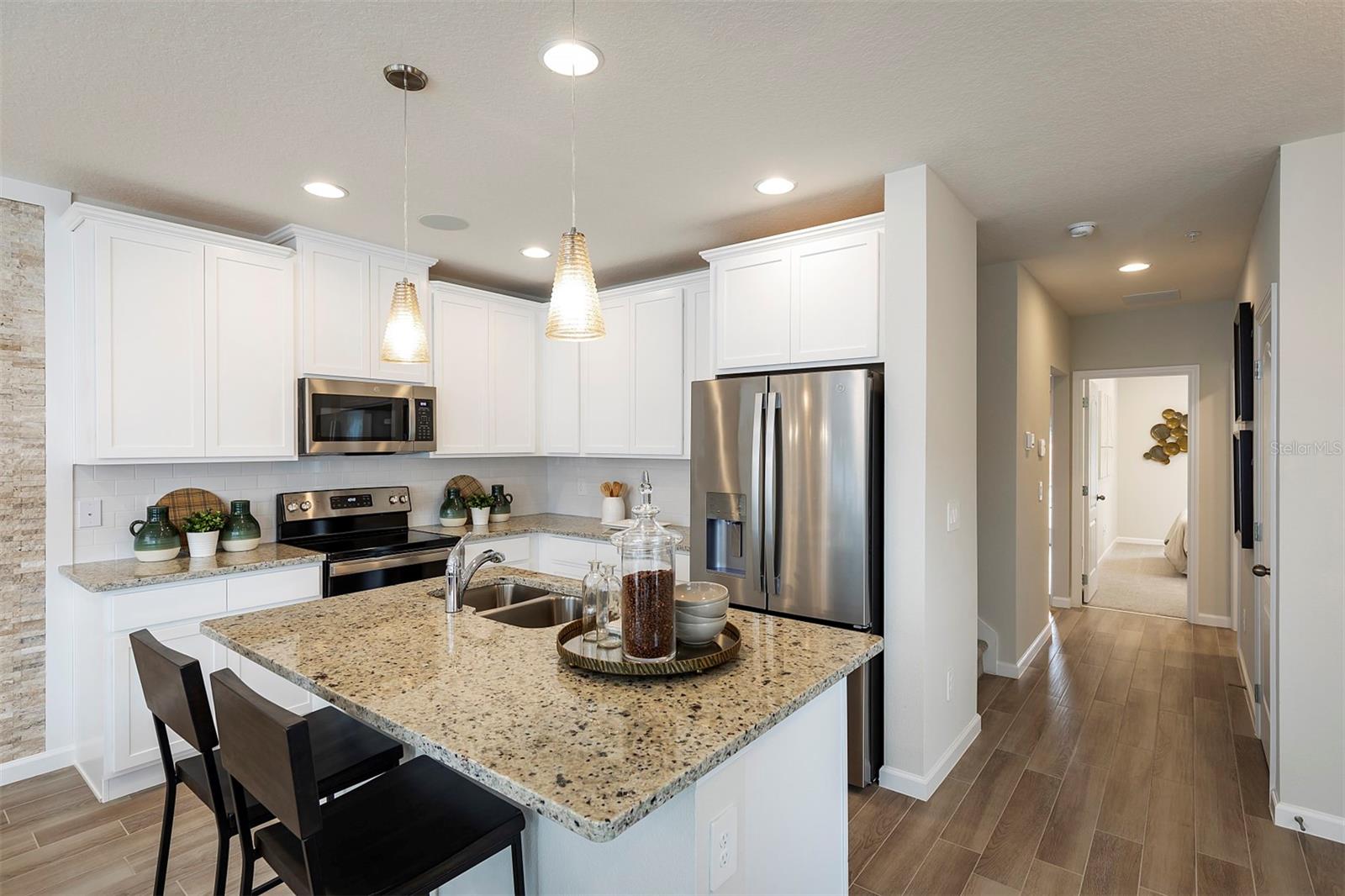 TOWNS AT LAKE MONROE COMMONS - Residential