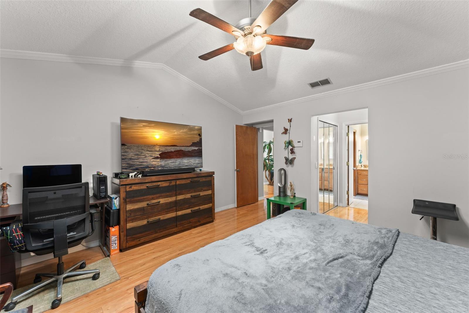 NORTHRIDGE - Residential