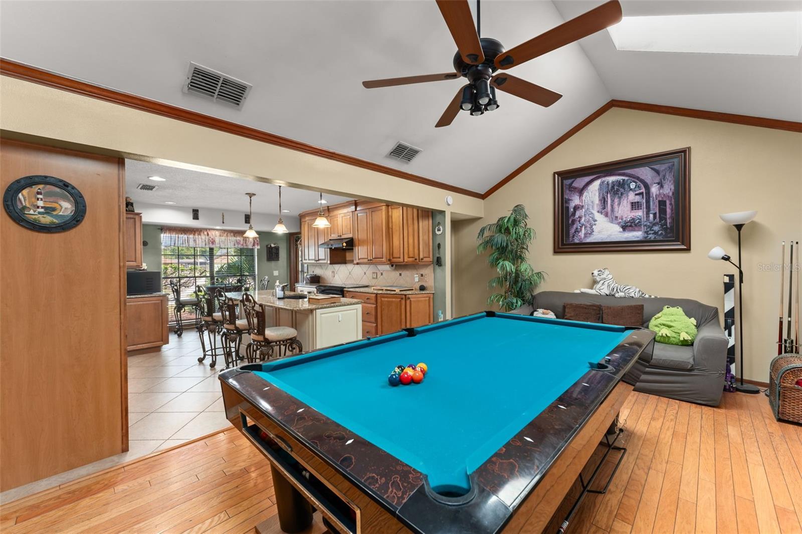 NORTHRIDGE - Residential