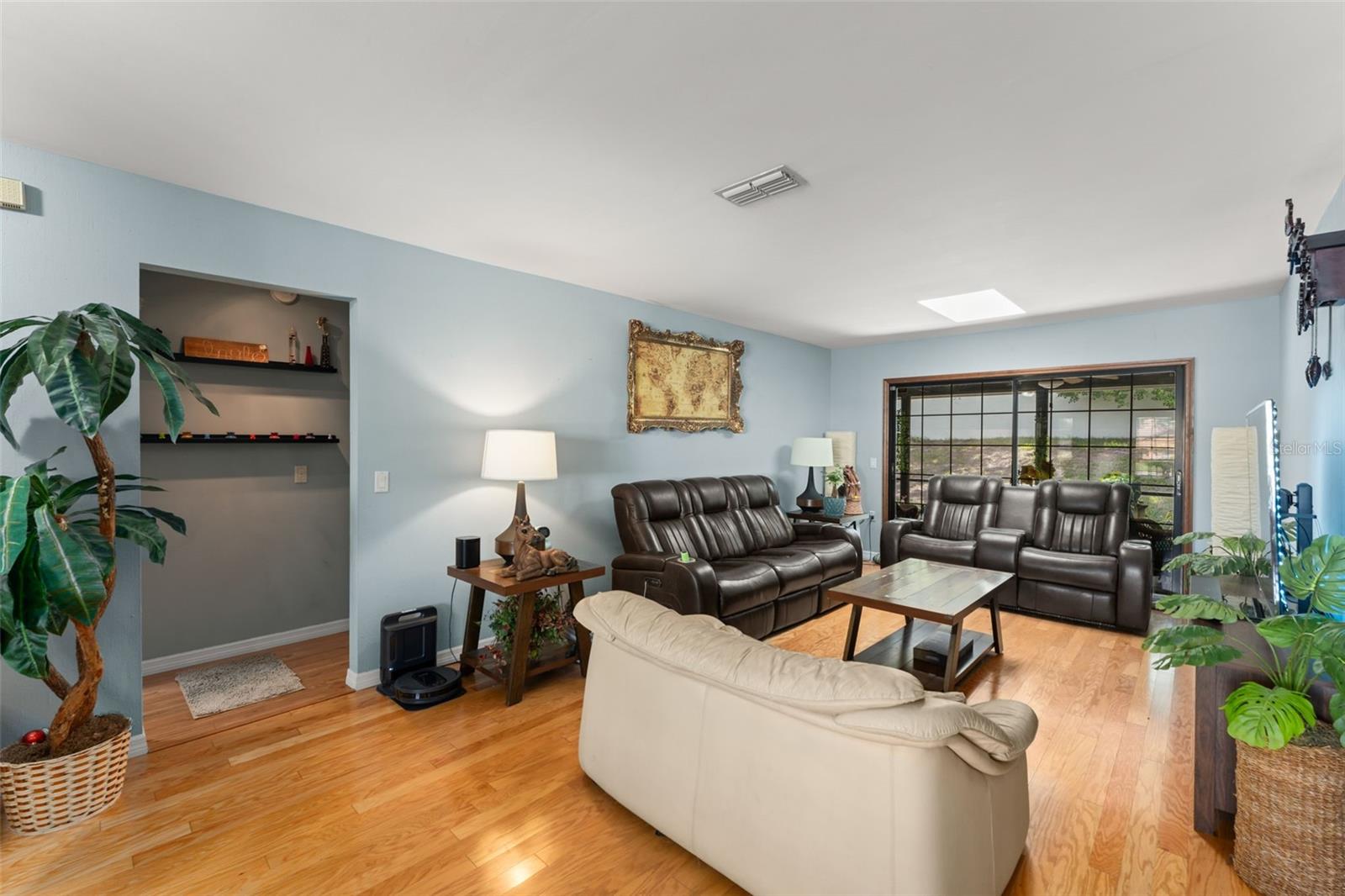 NORTHRIDGE - Residential