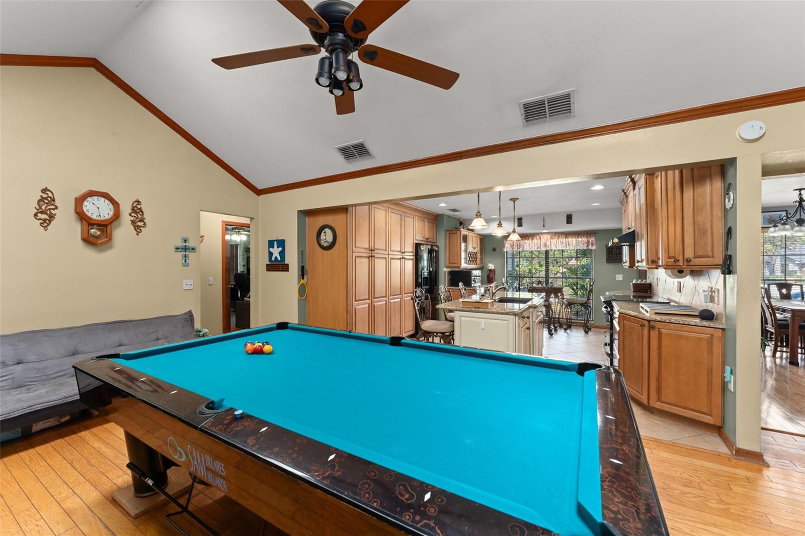 NORTHRIDGE - Residential