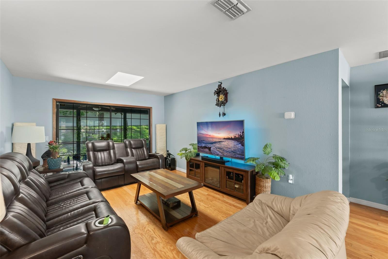 NORTHRIDGE - Residential
