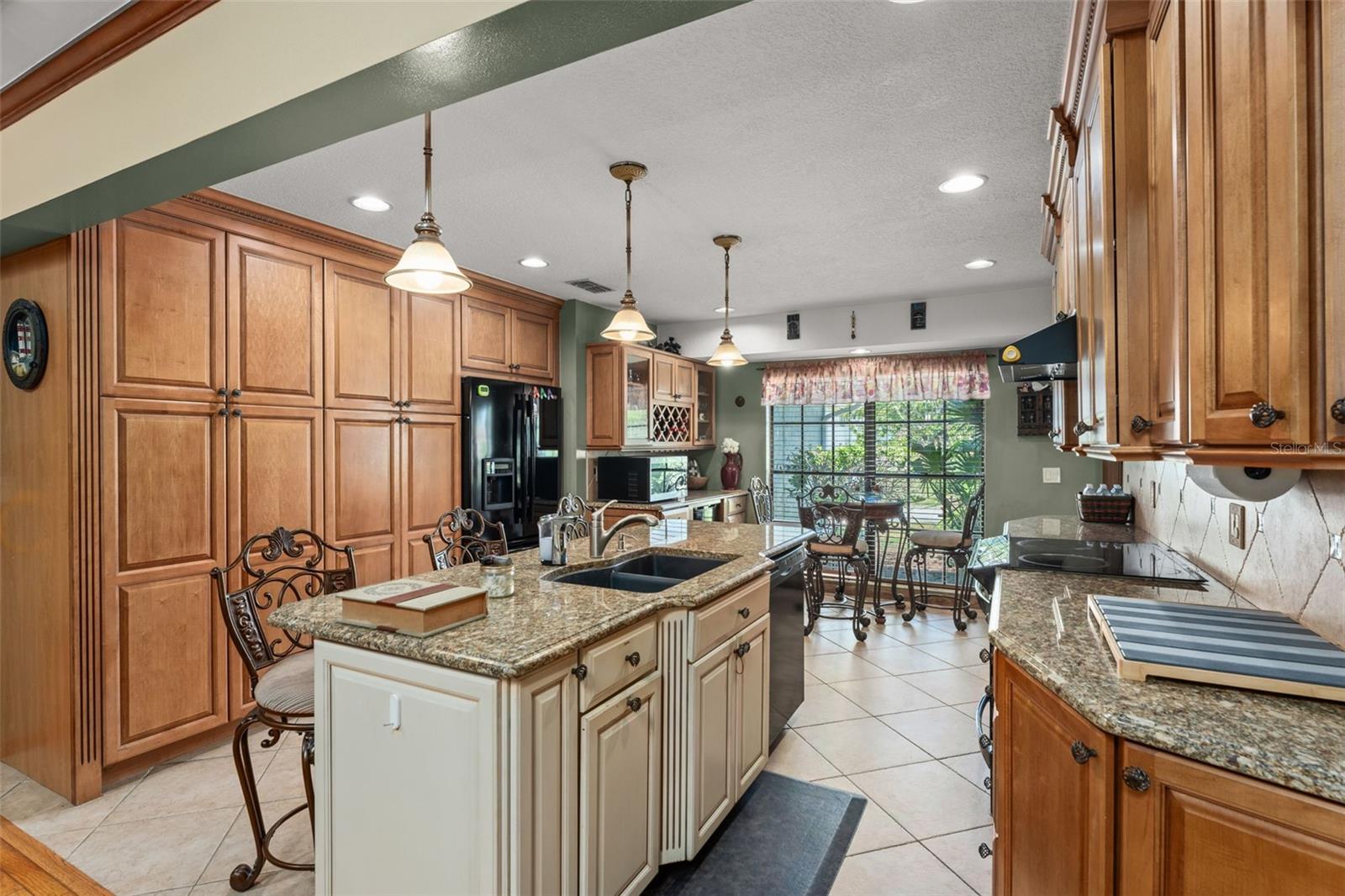 NORTHRIDGE - Residential