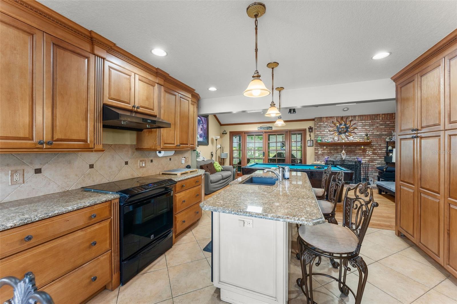 NORTHRIDGE - Residential