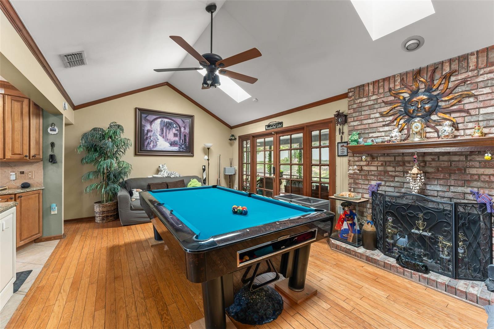 NORTHRIDGE - Residential