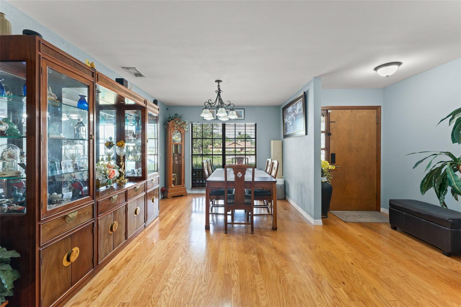 NORTHRIDGE - Residential