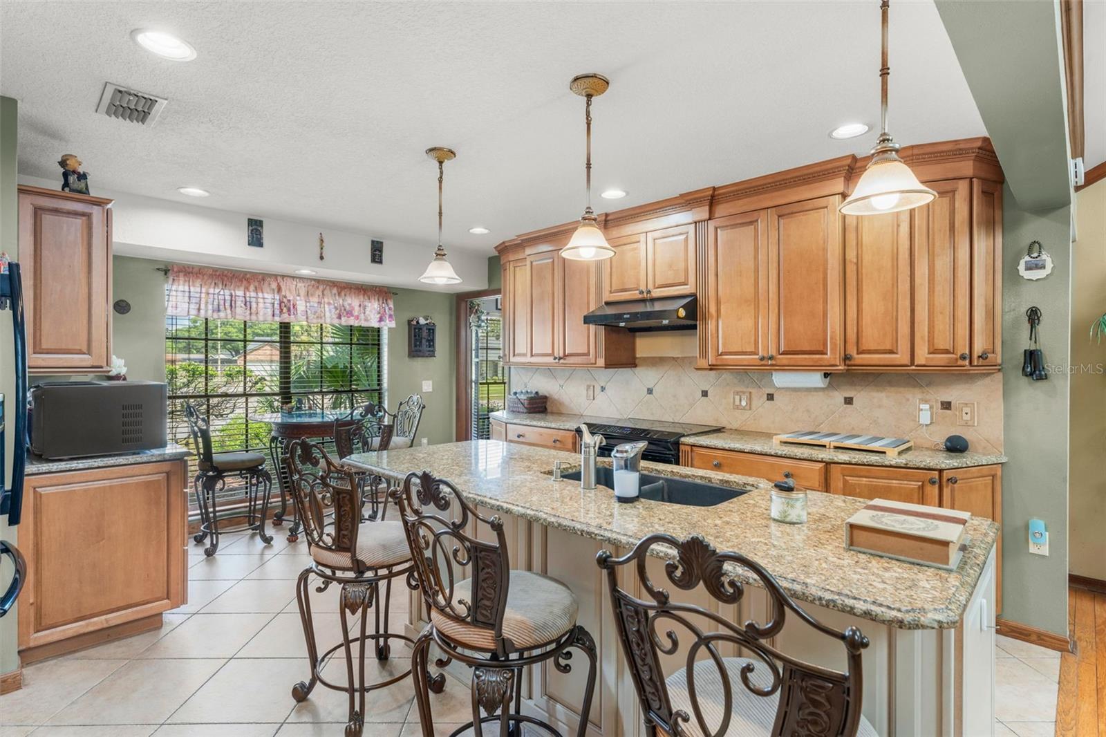 NORTHRIDGE - Residential