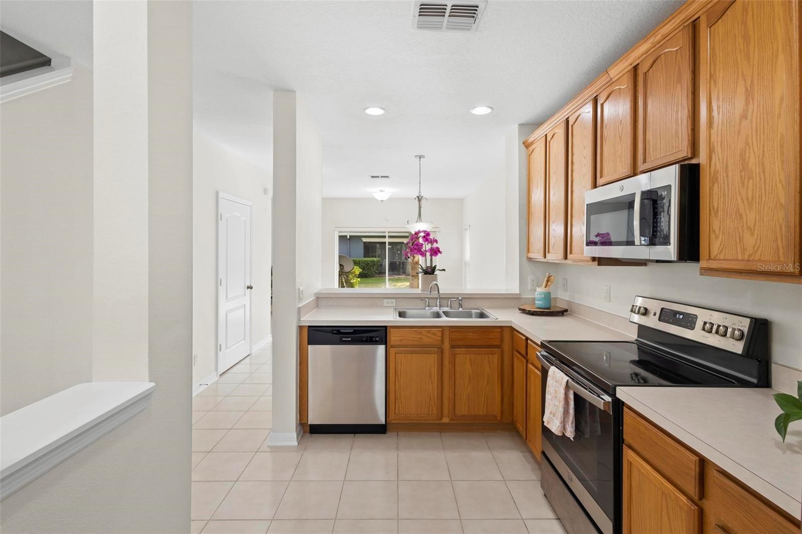 VICTORIA PINES CONDO - Residential Lease