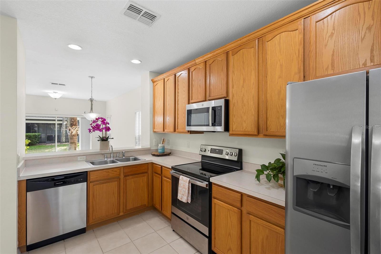 VICTORIA PINES CONDO - Residential Lease